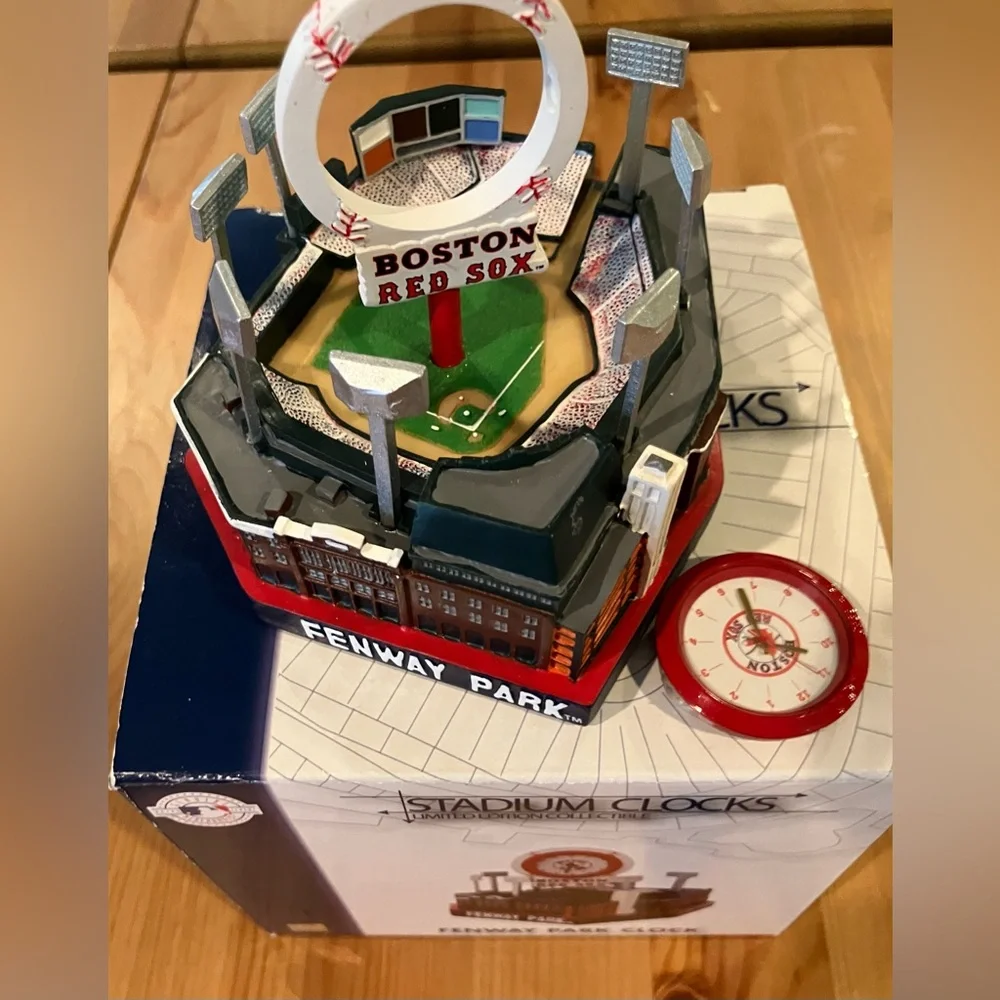 NEW Forever Collectibles Boston Red Socks Fenway Park Stadium Clock